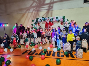 Organizovana podjela paketića za djecu uposlenika SMŠ "Zijah Dizdarević" Fojnica